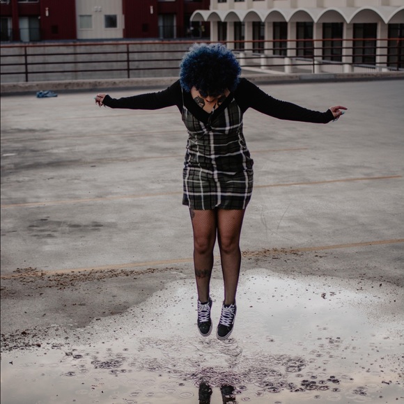 Meet your Posher, Jade - Picture 2 of 3